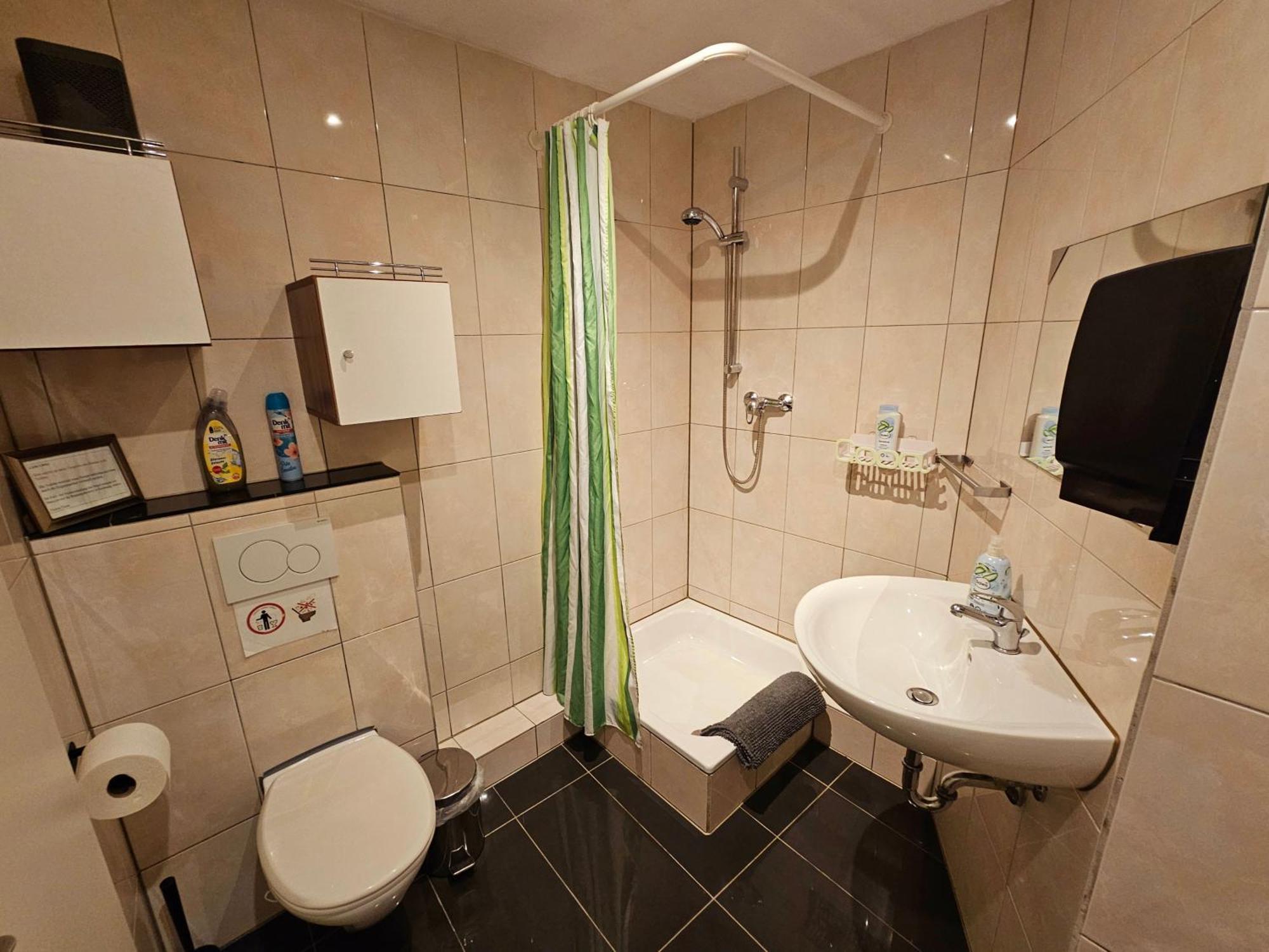 Gaesteappartement Viktoria 진스하임 외부 사진